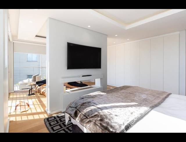 2 BEDROOM APARTMENT FOR SALE IN SEA POINT